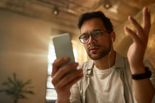 Two-Way Messaging vs One-Way Reminders: Why It Wins